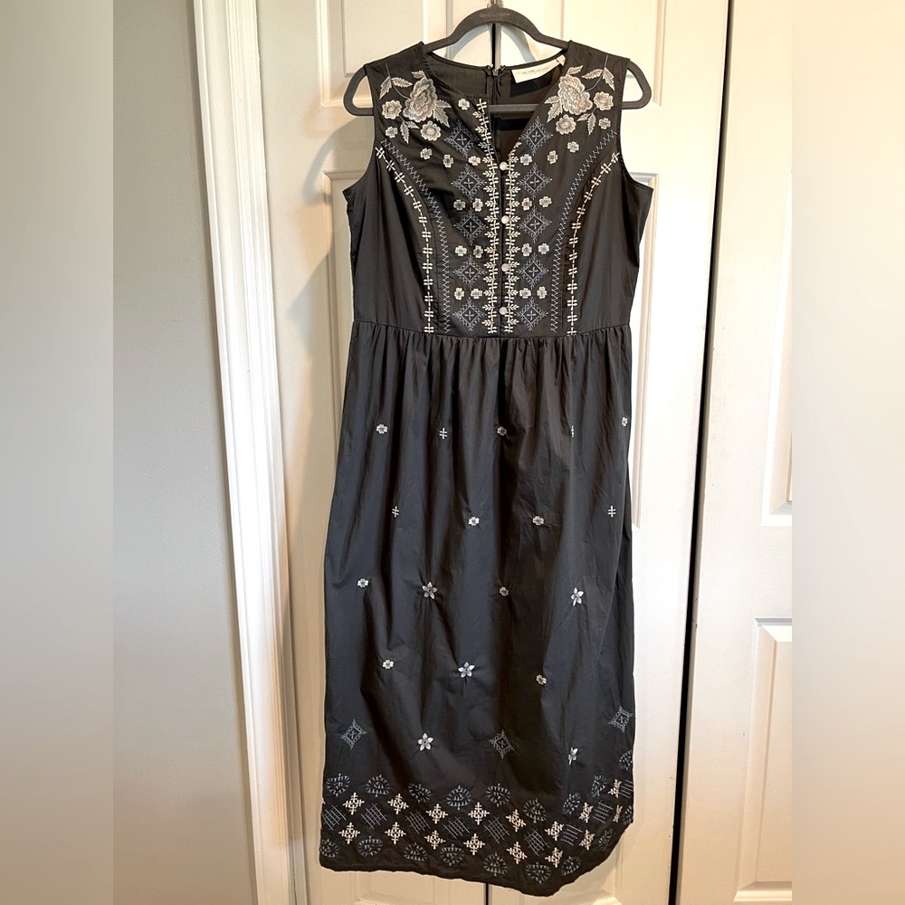 LA BELLUM HILLARY SCOTT / Sleeveless, Embroidered, Maxi Dress - Size Medium
